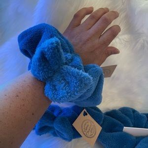 Blue bowed scrunchies extra large